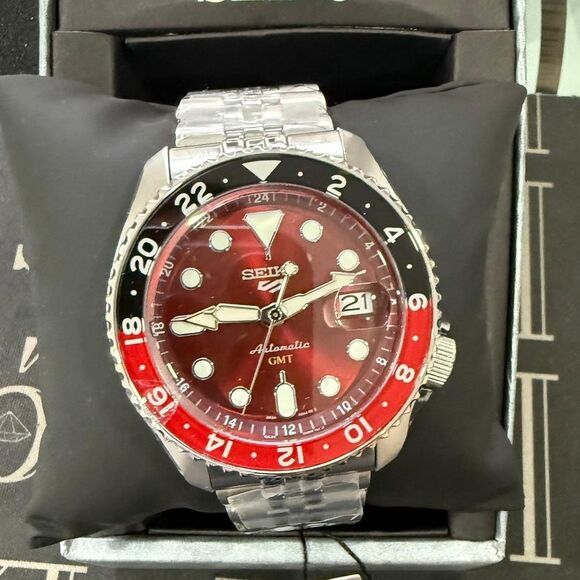 NIB 5 SPORTS GMT SEIKO WATCH - Picture 3 of 3